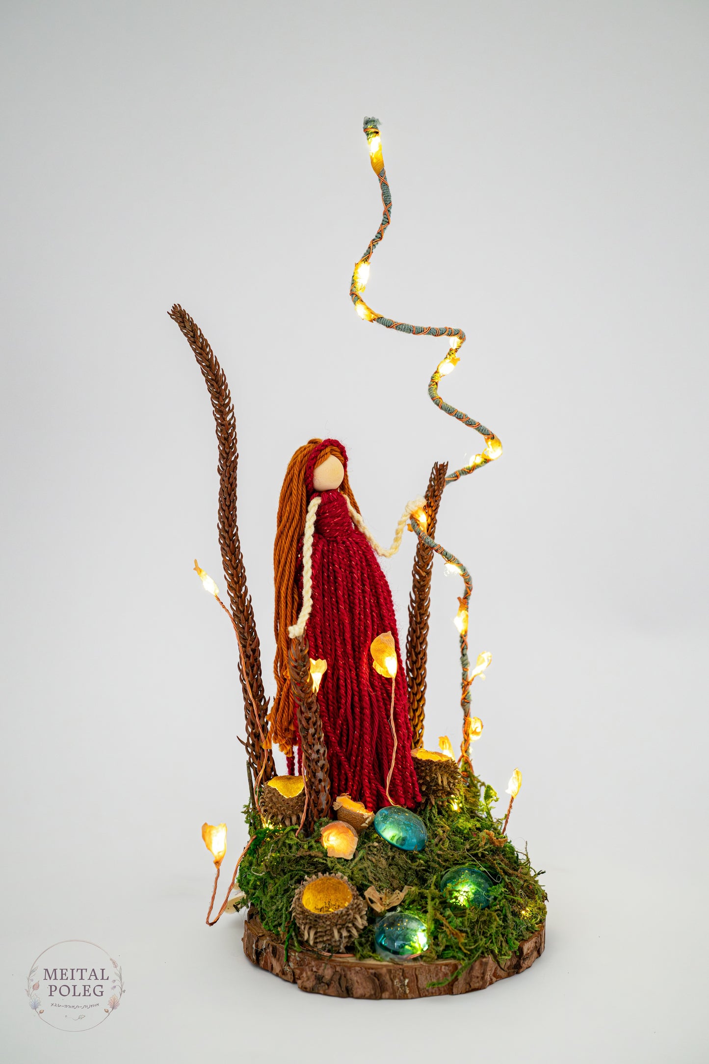 פיה אדומה מוארת